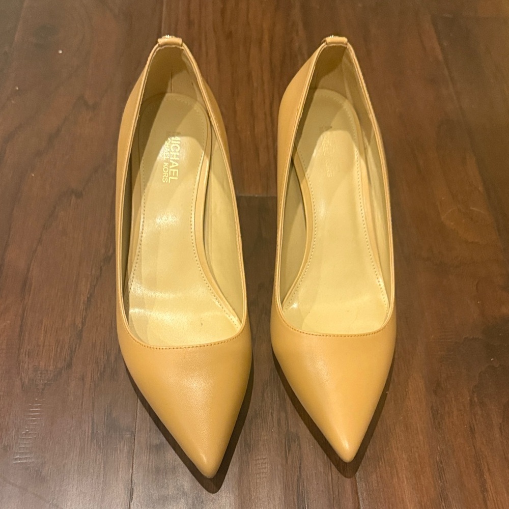 Michael Kors camel Heels 6